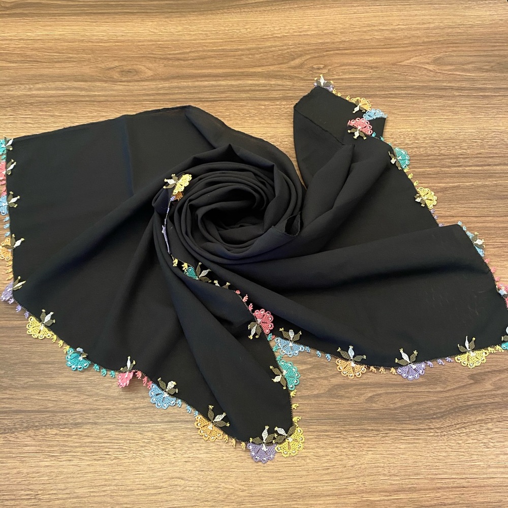 Vintage handmade needle lace scarf